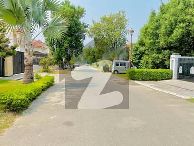 1 Kanal Next To Corner Possession Plot Available For Sale