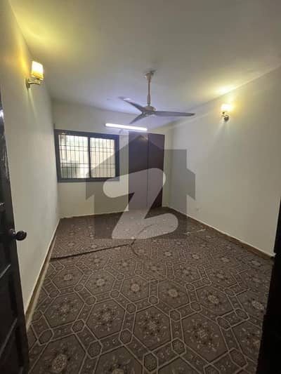1200 Square Feet Flat In Central Karachi Administration Employees - Block 8 For sale