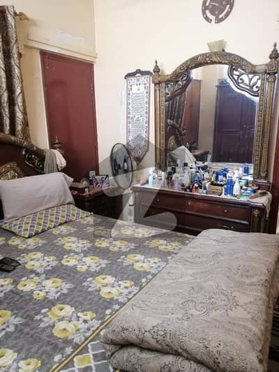 گلستانِِ جوہر ۔ بلاک 15 گلستانِ جوہر,کراچی میں 3 کمروں کا 6 مرلہ فلیٹ 1.9 کروڑ میں برائے فروخت۔