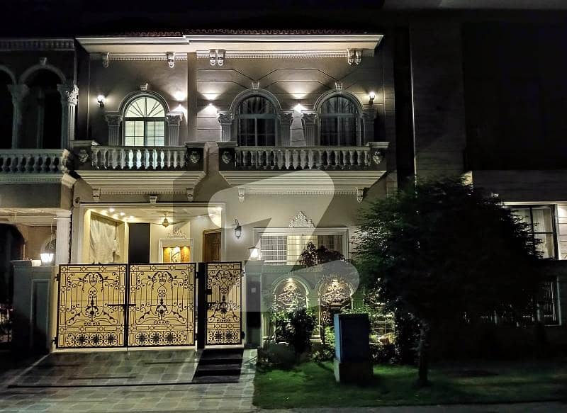 ڈی ایچ اے 9 ٹاؤن ڈیفنس (ڈی ایچ اے),لاہور میں 3 کمروں کا 5 مرلہ مکان 1.15 لاکھ میں کرایہ پر دستیاب ہے۔