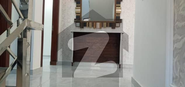 بحریہ ٹاؤن فیز 7 بحریہ ٹاؤن راولپنڈی,راولپنڈی میں 5 کمروں کا 10 مرلہ مکان 1.2 لاکھ میں کرایہ پر دستیاب ہے۔