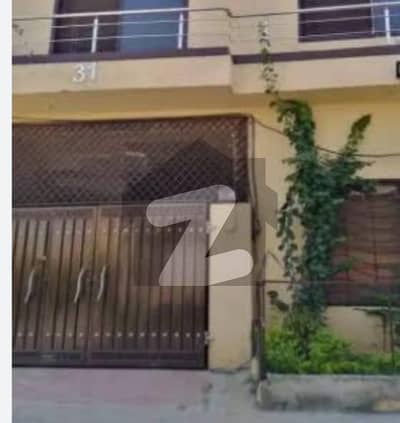 Hassan Villas Society Area Boundary Wall Canal Road* Faisalabad Vip Location 5 Marla Double Story House For Rent
