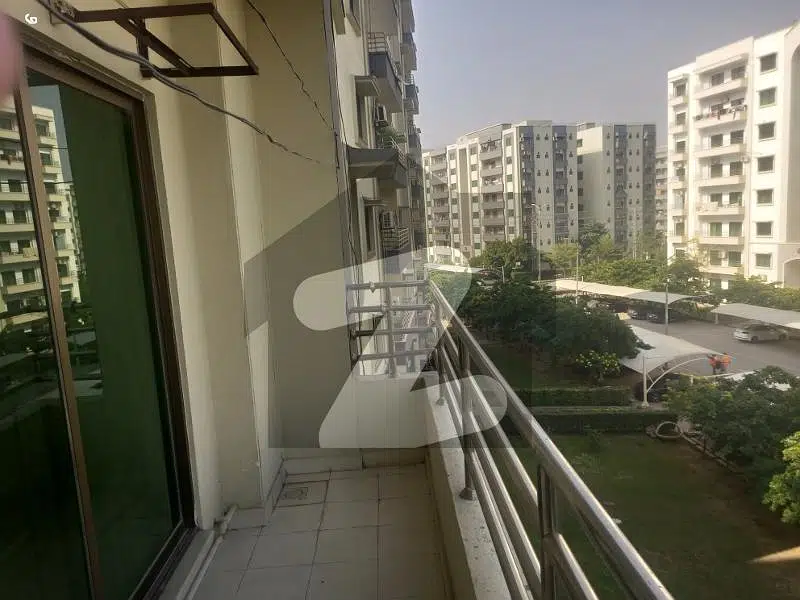 10 MARLA 3 BEDROOMS APARTMENT AVAILABLE FOR RENT