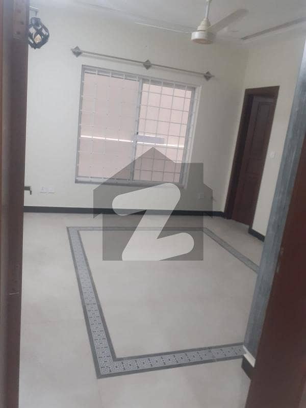 ایف ۔ 15 اسلام آباد میں 7 کمروں کا 14 مرلہ مکان 4.8 کروڑ میں برائے فروخت۔