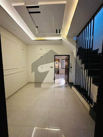 پی سی ایس آئی آر سٹاف کالونی لاہور میں 3 کمروں کا 5 مرلہ رہائشی پلاٹ 90.0 لاکھ میں برائے فروخت۔