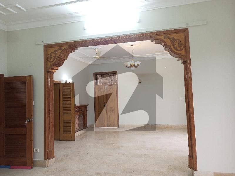 ایف ۔ 11 اسلام آباد میں 4 کمروں کا 1 کنال زیریں پورشن 2.5 لاکھ میں کرایہ پر دستیاب ہے۔
