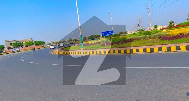 ڈی ایچ اے فیز 8 - بلاک ایس فیز 8,ڈیفنس (ڈی ایچ اے),لاہور میں 2 کنال رہائشی پلاٹ 6.5 کروڑ میں برائے فروخت۔