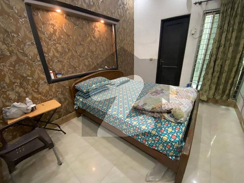علامہ اقبال ٹاؤن ۔ رضا بلاک علامہ اقبال ٹاؤن,لاہور میں 2 کمروں کا 10 مرلہ مکان 4.5 کروڑ میں برائے فروخت۔