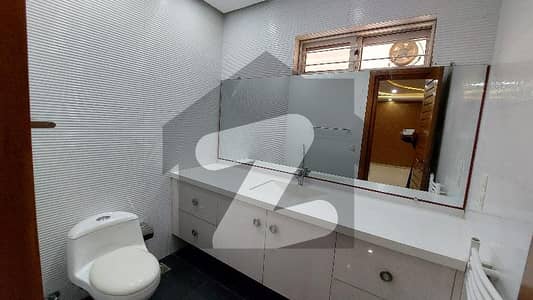 ای ۔ 11/4 ای ۔ 11,اسلام آباد میں 11 کمروں کا 8 مرلہ عمارت 7.0 کروڑ میں برائے فروخت۔