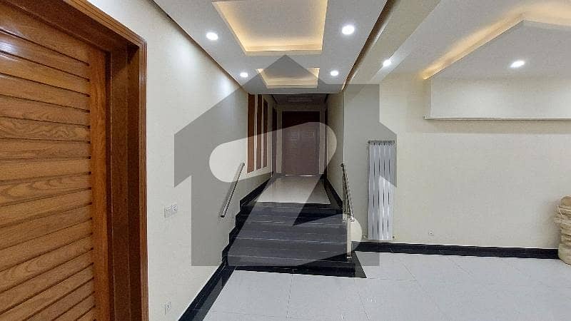 ای ۔ 11/4 ای ۔ 11,اسلام آباد میں 11 کمروں کا 8 مرلہ عمارت 7.0 کروڑ میں برائے فروخت۔