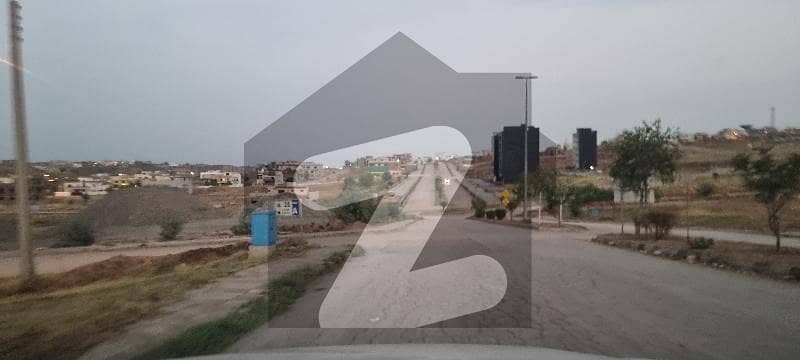 Commercial Plot Of 6 Marla Is Available In Contemporary Neighborhood Of DHA Defence