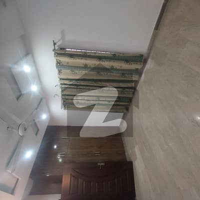 ڈیوائن گارڈنز لاہور میں 3 کمروں کا 10 مرلہ مکان 60.0 ہزار میں کرایہ پر دستیاب ہے۔