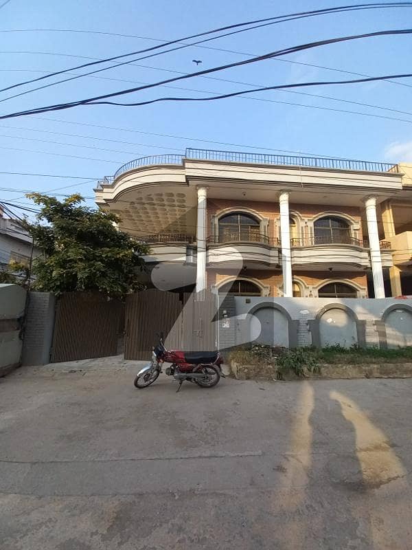 چکلالہ سکیم 3 چکلالہ سکیم,راولپنڈی میں 5 کمروں کا 12 مرلہ مکان 4.25 کروڑ میں برائے فروخت۔
