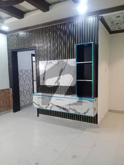 یونیورسٹی ٹاؤن فیصل آباد میں 5 کمروں کا 10 مرلہ مکان 75.0 ہزار میں کرایہ پر دستیاب ہے۔