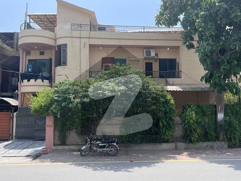 علامہ اقبال ٹاؤن ۔ نرگس بلاک علامہ اقبال ٹاؤن,لاہور میں 4 کمروں کا 5 مرلہ مکان 2.6 کروڑ میں برائے فروخت۔