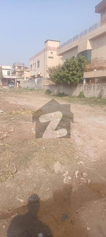 One Kanal Good location Kanal Plot available for sale