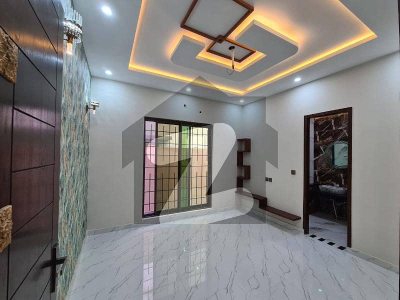 ایل ڈی اے ایوینیو ۔ بلاک جے ایل ڈی اے ایوینیو,لاہور میں 6 کمروں کا 10 مرلہ مکان 4.3 کروڑ میں برائے فروخت۔
