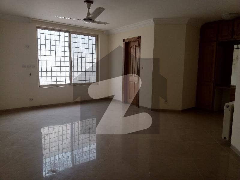 ایف ۔ 8 اسلام آباد میں 7 کمروں کا 3 کنال مکان 42.0 کروڑ میں برائے فروخت۔
