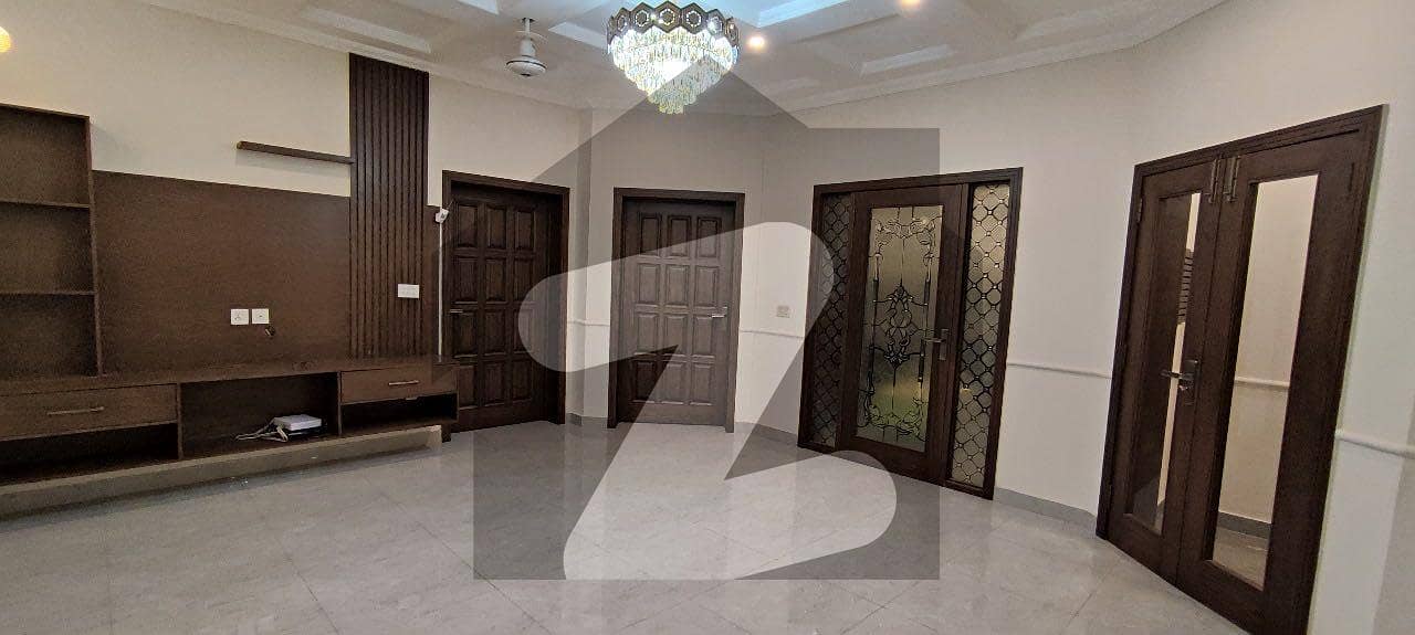 بحریہ ٹاؤن عمر بلاک بحریہ ٹاؤن سیکٹر B,بحریہ ٹاؤن,لاہور میں 4 کمروں کا 8 مرلہ مکان 1.0 لاکھ میں کرایہ پر دستیاب ہے۔