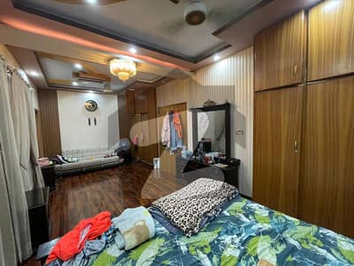 مصطفیٰ ٹاؤن لاہور میں 4 کمروں کا 5 مرلہ مکان 1.95 کروڑ میں برائے فروخت۔