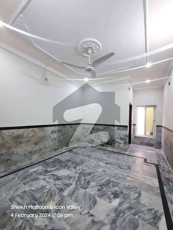 شیخ ملتون ٹاؤن مردان میں 3 کمروں کا 5 مرلہ بالائی پورشن 20.0 ہزار میں کرایہ پر دستیاب ہے۔