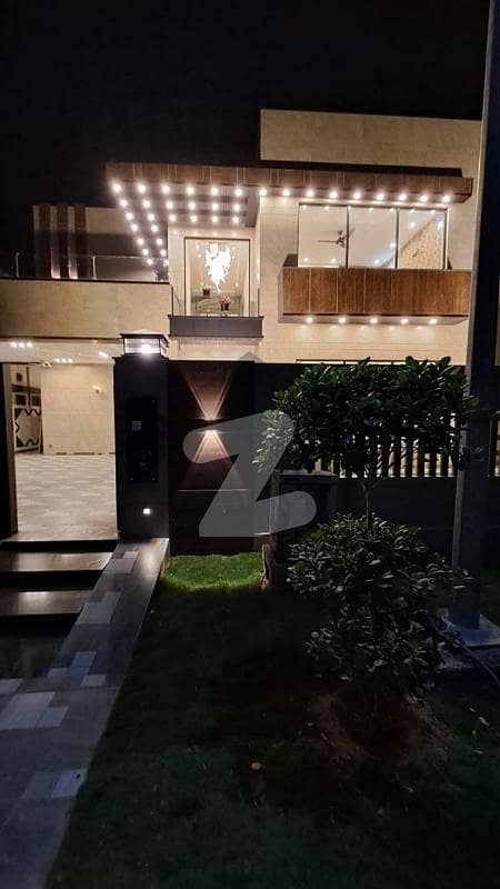 ویلینشیاء ہاؤسنگ سوسائٹی لاہور میں 5 کمروں کا 1 کنال مکان 6.8 کروڑ میں برائے فروخت۔