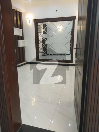 LOWER PORTION OF 5 MARLA EXCELLENT NEW CONDITION GOOD HOUSE FOR RENT IN GARDENIA BLOCK BAHRIA TOWN LAHORE