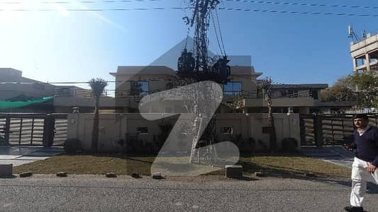 Prime Location House Of 2 Kanal Is Available In Contemporary Neighborhood Of DHA Defence