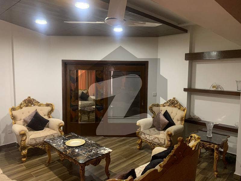 کلفٹن ۔ بلاک 2 کلفٹن,کراچی میں 4 کمروں کا 11 مرلہ فلیٹ 4.8 کروڑ میں برائے فروخت۔