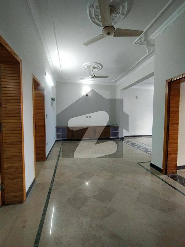 جی ۔ 13 اسلام آباد میں 4 کمروں کا 8 مرلہ مکان 4.75 کروڑ میں برائے فروخت۔