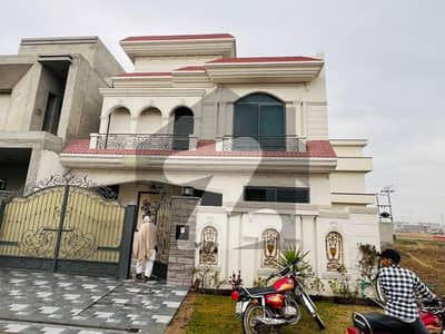 In Gujranwala You Can Find The Perfect Prime Location House For sale