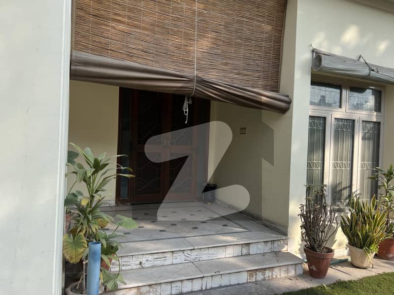 6 Bed Corner House With Gas Available 1.5 Lac Rental Sultan Town