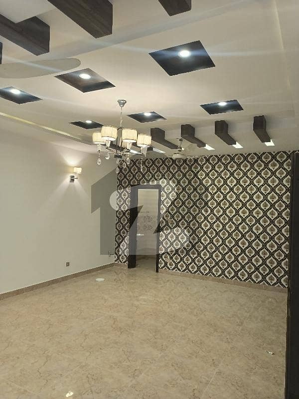 ای ۔ 11 اسلام آباد میں 8 کمروں کا 16 مرلہ مکان 3.0 لاکھ میں کرایہ پر دستیاب ہے۔