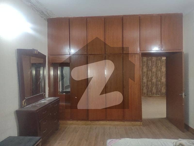 جوہر ٹاؤن فیز 1 - بلاک جی1 جوہر ٹاؤن فیز 1,جوہر ٹاؤن,لاہور میں 2 کمروں کا 12 مرلہ زیریں پورشن 75.0 ہزار میں کرایہ پر دستیاب ہے۔
