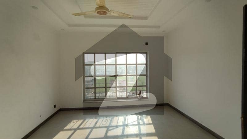 بحریہ ٹاؤن فیز 4 بحریہ ٹاؤن راولپنڈی,راولپنڈی میں 5 کمروں کا 10 مرلہ مکان 4.6 کروڑ میں برائے فروخت۔