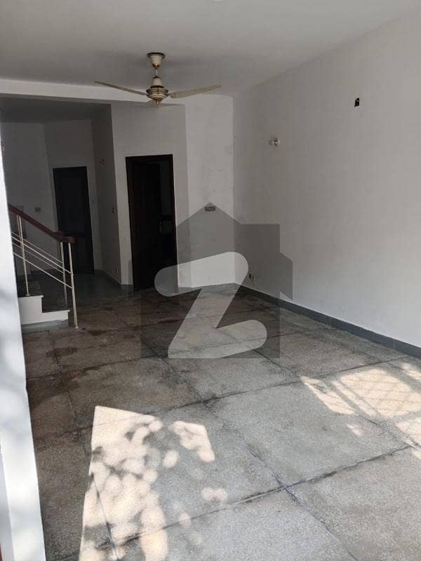 ایڈن ویلیو ہومز ایڈن,لاہور میں 2 کمروں کا 3 مرلہ مکان 1.8 کروڑ میں برائے فروخت۔