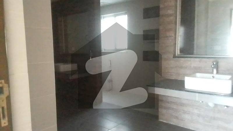 جوہر ٹاؤن فیز 1 جوہر ٹاؤن,لاہور میں 5 کمروں کا 1 کنال مکان 7.0 کروڑ میں برائے فروخت۔