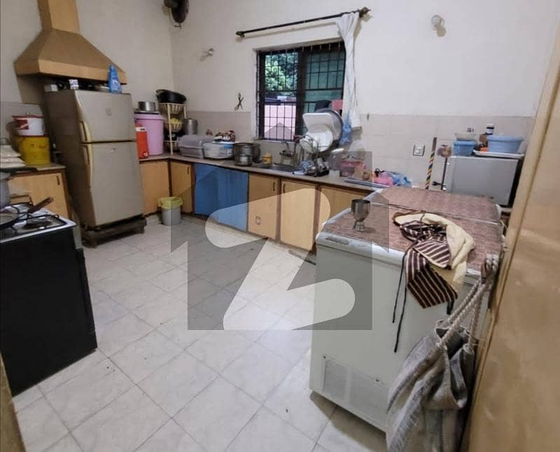 A Great Choice For A Corner 10 Marla House Available In Model Town