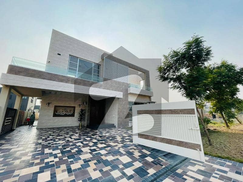 15 Marla Slightly Used Modern House For Sale At Hot Location Near Park