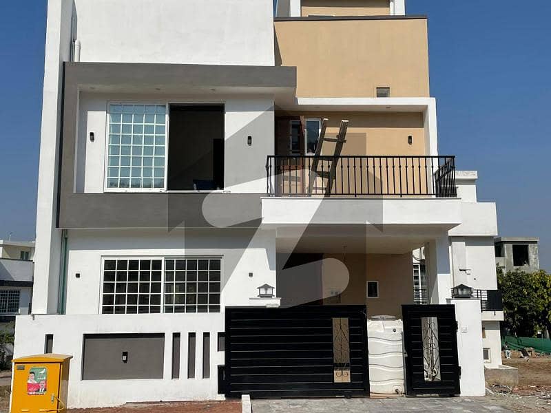 Sector N 5 Marla Brand New House For Rent