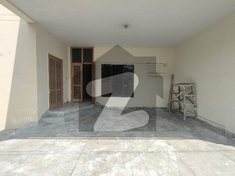 10-Marla 03-Bedroom'S House Available For Rent In Askari 8 Lahore.