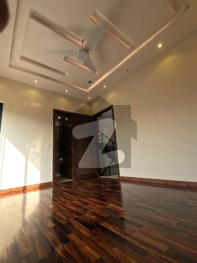ڈی ایچ اے فیز 6 ڈیفنس (ڈی ایچ اے),لاہور میں 4 کمروں کا 5 مرلہ مکان 2.65 کروڑ میں برائے فروخت۔