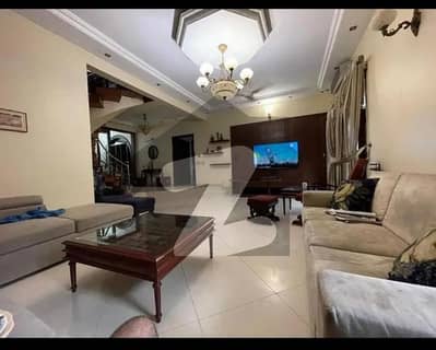 ڈی ایچ اے فیز 5 ڈی ایچ اے ڈیفینس,کراچی میں 4 کمروں کا 1 کنال مکان 10.5 کروڑ میں برائے فروخت۔