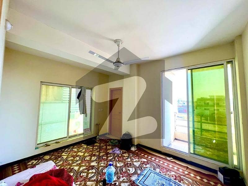 1 BEDROOM FLAT FOR SALE F-17 ISLAMABAD SUI GAS ELECTRICITY WATER SUPPLY AVAILABLE