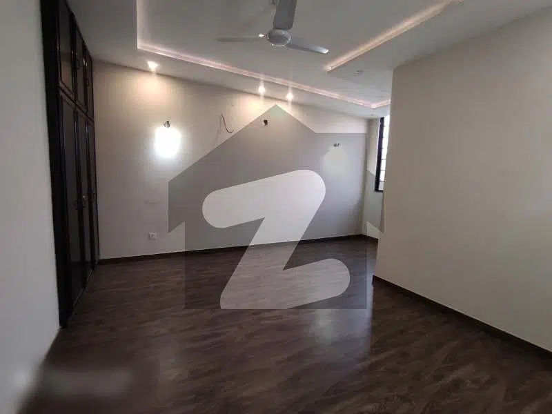 One Kanal Commercial House Available For Rent For Office, Software, Company, Call Center