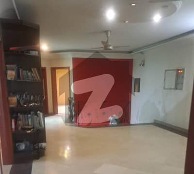 ایڈن کینال ولاز ایڈن,لاہور میں 5 کمروں کا 1 کنال مکان 6.5 کروڑ میں برائے فروخت۔