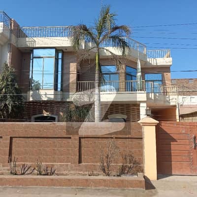 خان ویلیج ملتان میں 5 کمروں کا 10 مرلہ مکان 80.0 ہزار میں کرایہ پر دستیاب ہے۔