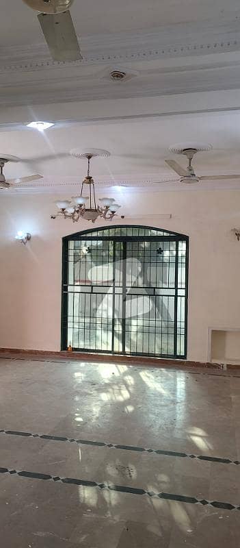 12 MARLA 4 BEDS NEAR TO DOCTER HOSPITLE 12 MARLA 4 BEDS NEAR TO DOCTER HOSPITLE