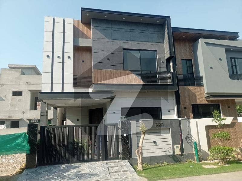 5 Marla Modern House Available For Sale In DHA Phase 9 Town