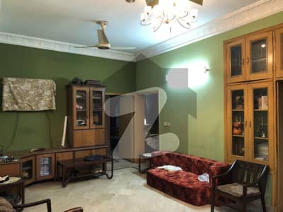 علامہ اقبال ٹاؤن ۔ کریم بلاک علامہ اقبال ٹاؤن,لاہور میں 6 کمروں کا 12 مرلہ مکان 4.5 کروڑ میں برائے فروخت۔